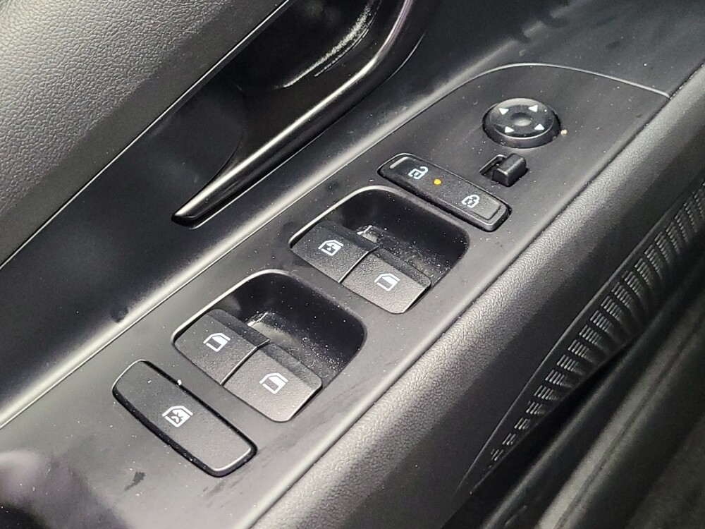 2025 Hyundai Elantra in Cincinnati, OH 45255 - 18123844 27