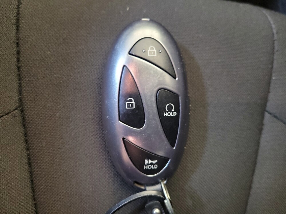 2025 Hyundai Elantra in Cincinnati, OH 45255 - 18123844 32