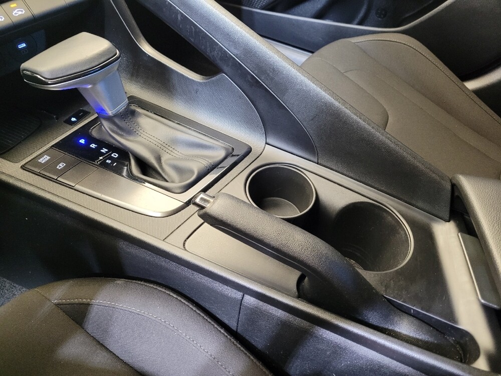 2025 Hyundai Elantra in Cincinnati, OH 45255 - 18123844 26
