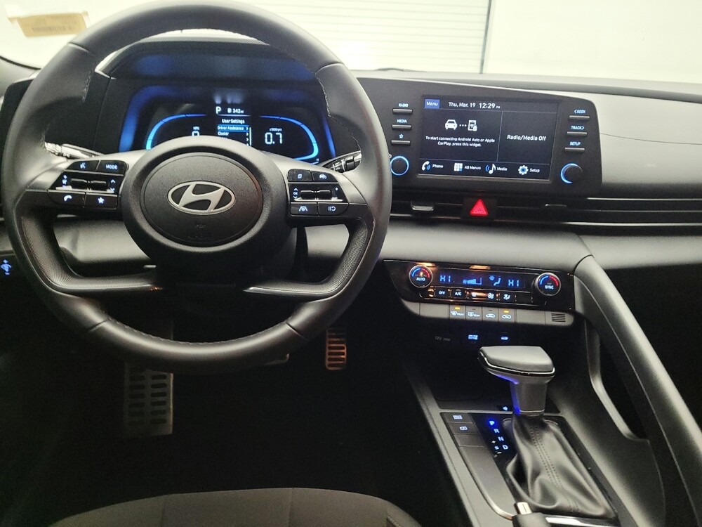 2025 Hyundai Elantra in Cincinnati, OH 45255 - 18123844 22