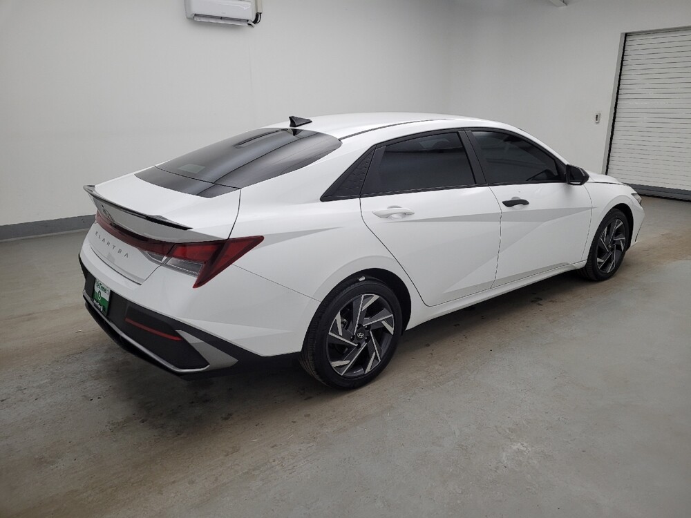 2025 Hyundai Elantra in Cincinnati, OH 45255 - 18123844 10