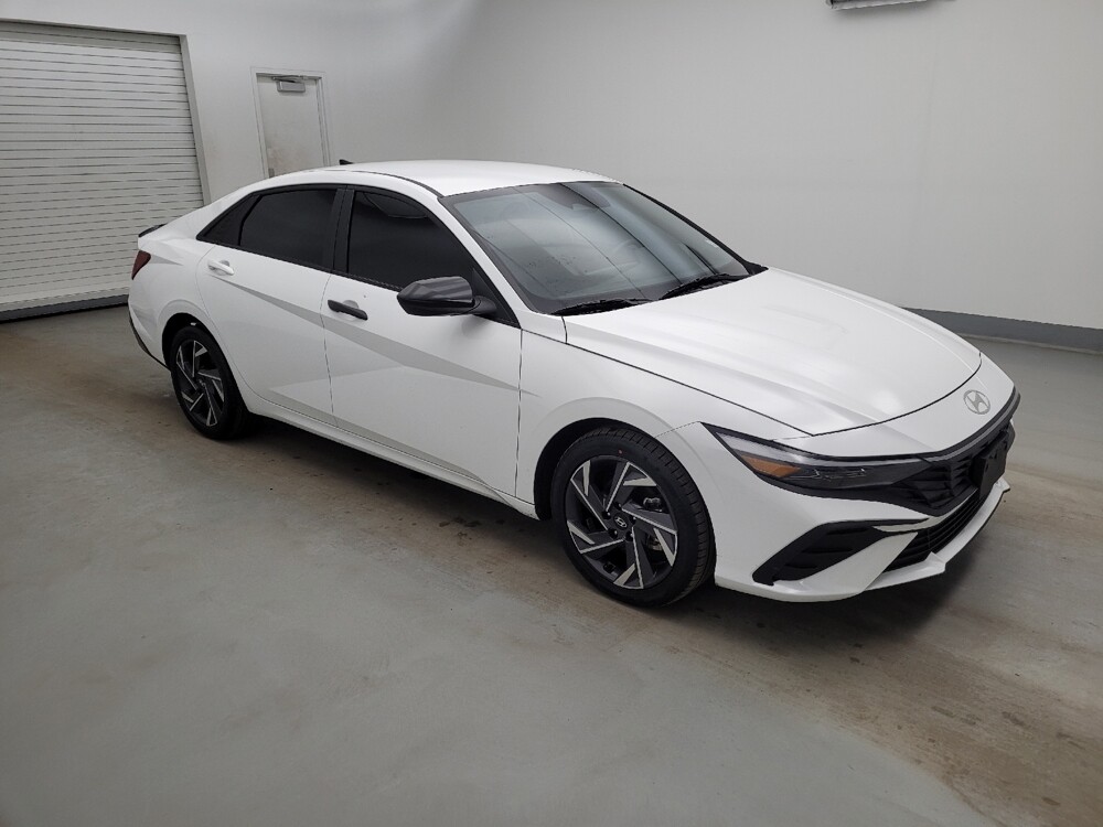 2025 Hyundai Elantra in Cincinnati, OH 45255 - 18123844 11