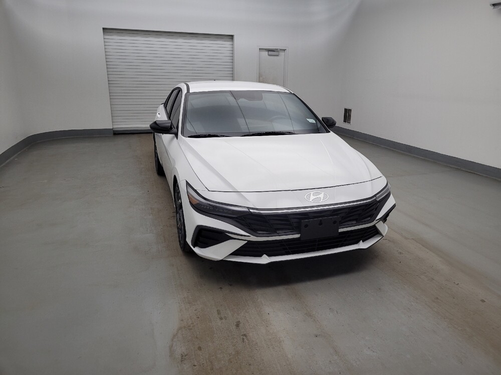 2025 Hyundai Elantra in Cincinnati, OH 45255 - 18123844 14