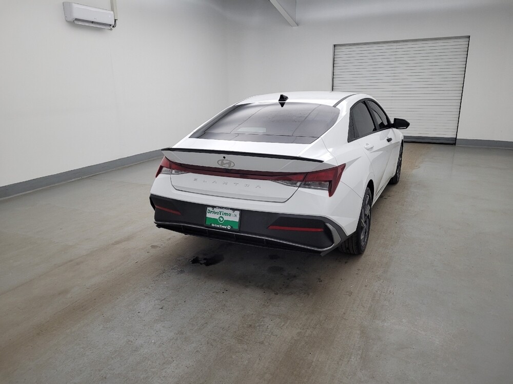 2025 Hyundai Elantra in Cincinnati, OH 45255 - 18123844 7