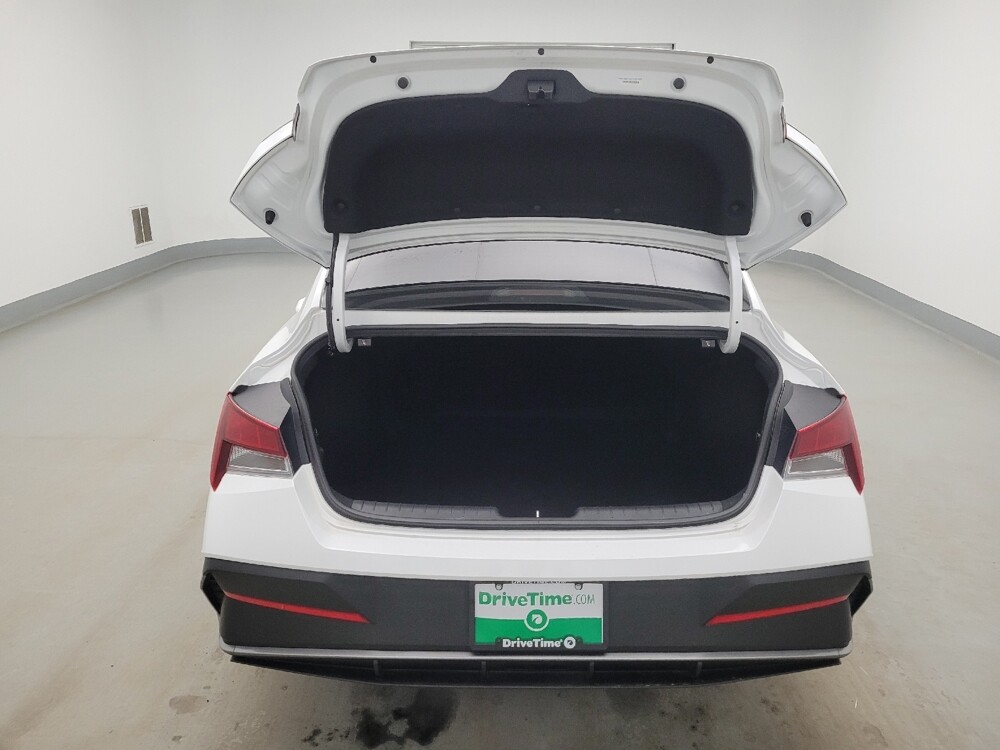 2025 Hyundai Elantra in Cincinnati, OH 45255 - 18123844 29