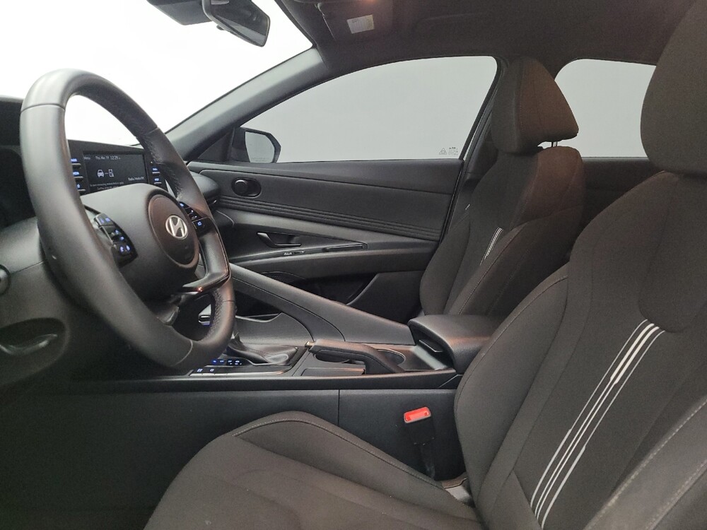 2025 Hyundai Elantra in Cincinnati, OH 45255 - 18123844 17