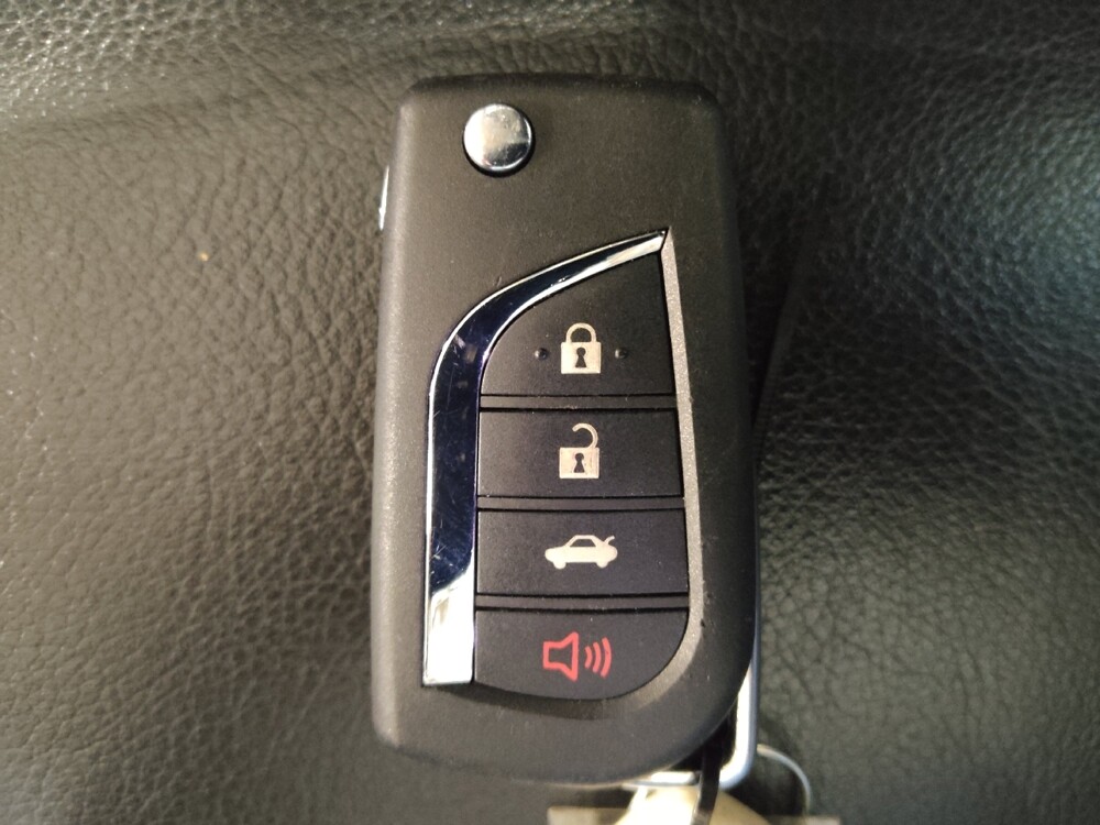 2018 Toyota Camry in Lewisville, TX 75067 - 18123859 32