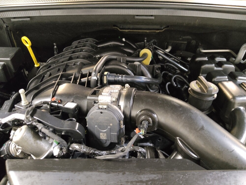 2017 Jeep Grand Cherokee in Tampa, FL 33612 - 18123888 30