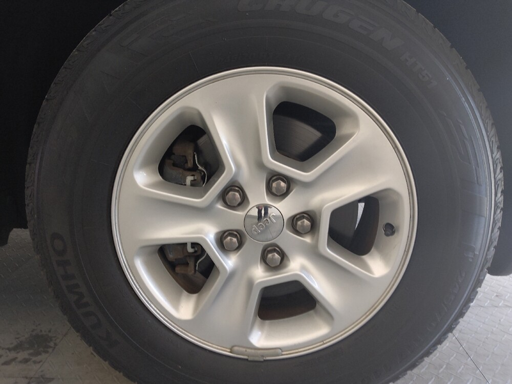 2017 Jeep Grand Cherokee in Tampa, FL 33612 - 18123888 31