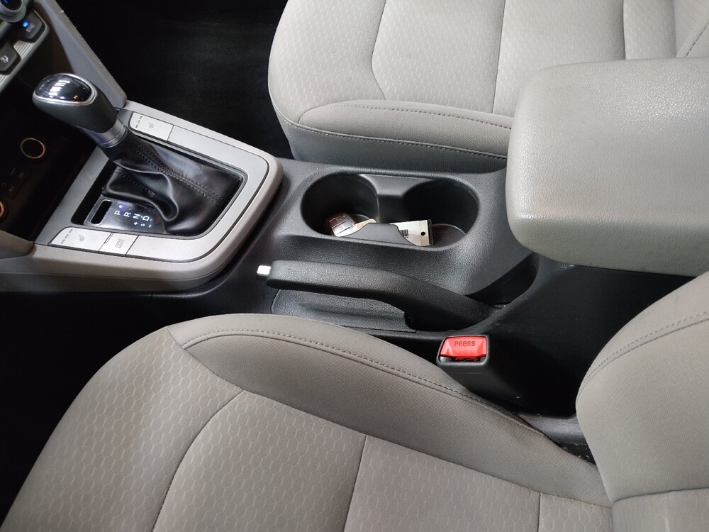 2020 Hyundai Elantra in Greenville, SC 29607 - 18123895 26