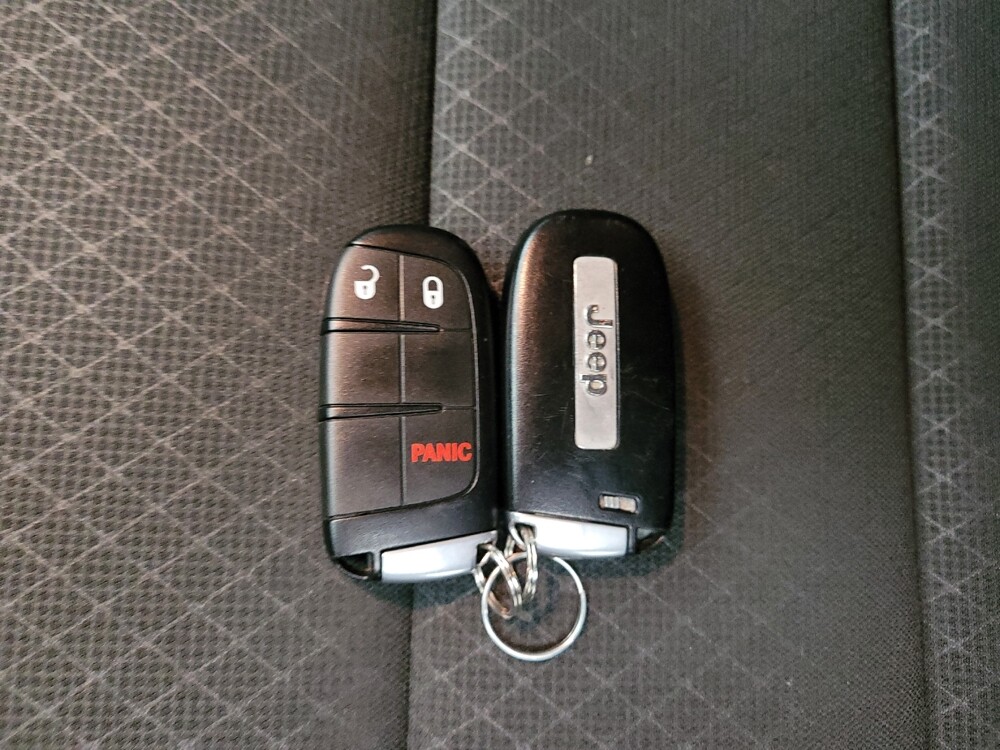 2019 Jeep Grand Cherokee in Grand Rapids, MI 49508 - 18123903 32