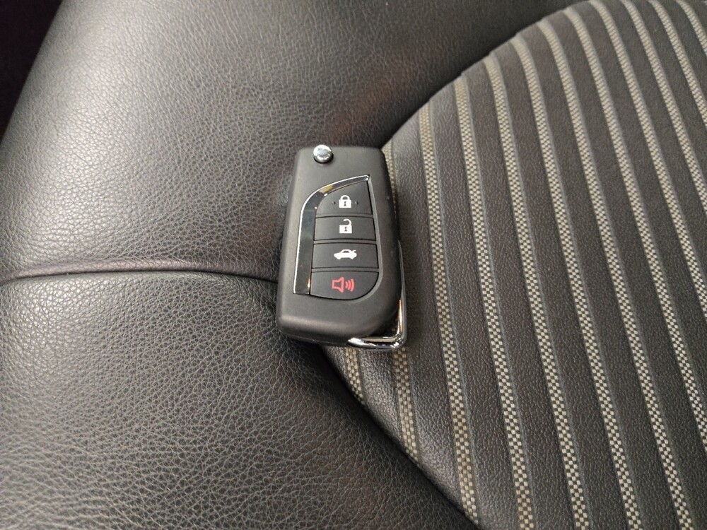 2018 Toyota Camry in Independence, MO 64055 - 18123908 32