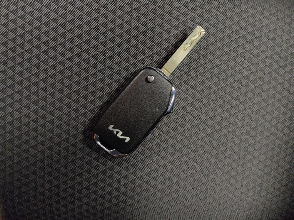 2025 Kia Soul in Glendale, AZ 85301 - 18123920 32