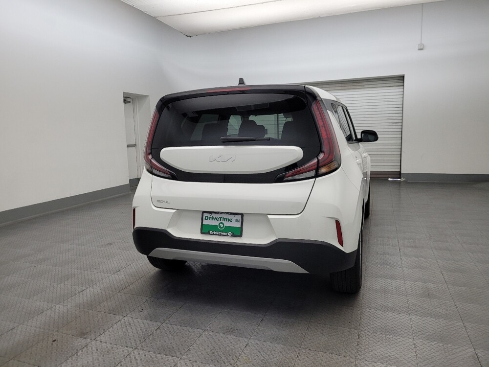 2025 Kia Soul in Glendale, AZ 85301 - 18123920 7