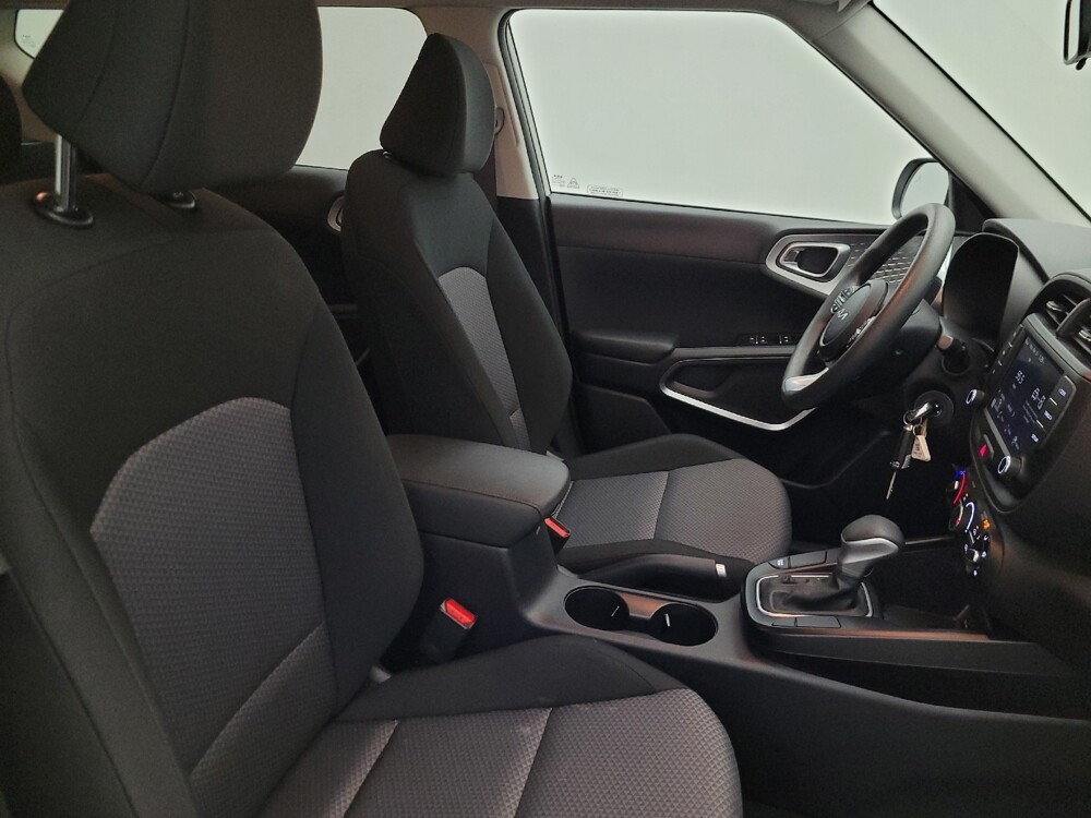 2025 Kia Soul in Glendale, AZ 85301 - 18123920 21