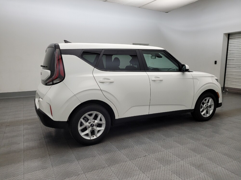2025 Kia Soul in Glendale, AZ 85301 - 18123920 10