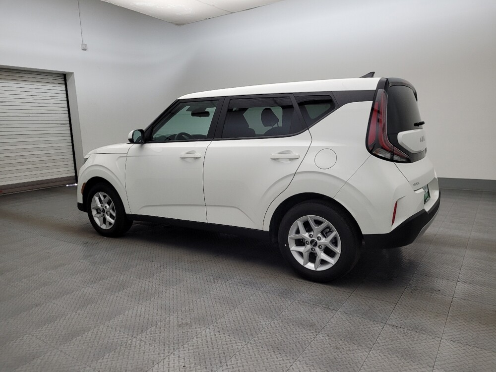 2025 Kia Soul in Glendale, AZ 85301 - 18123920 3