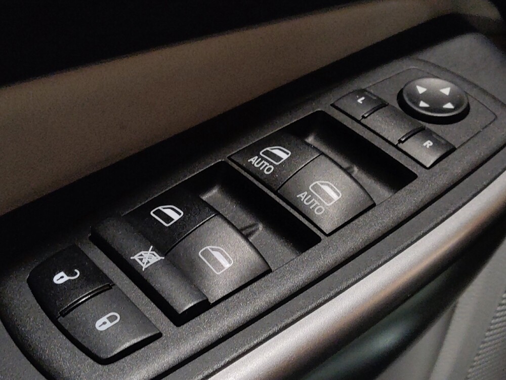 2021 Jeep Cherokee in Orlando, FL 32808 - 18123924 27