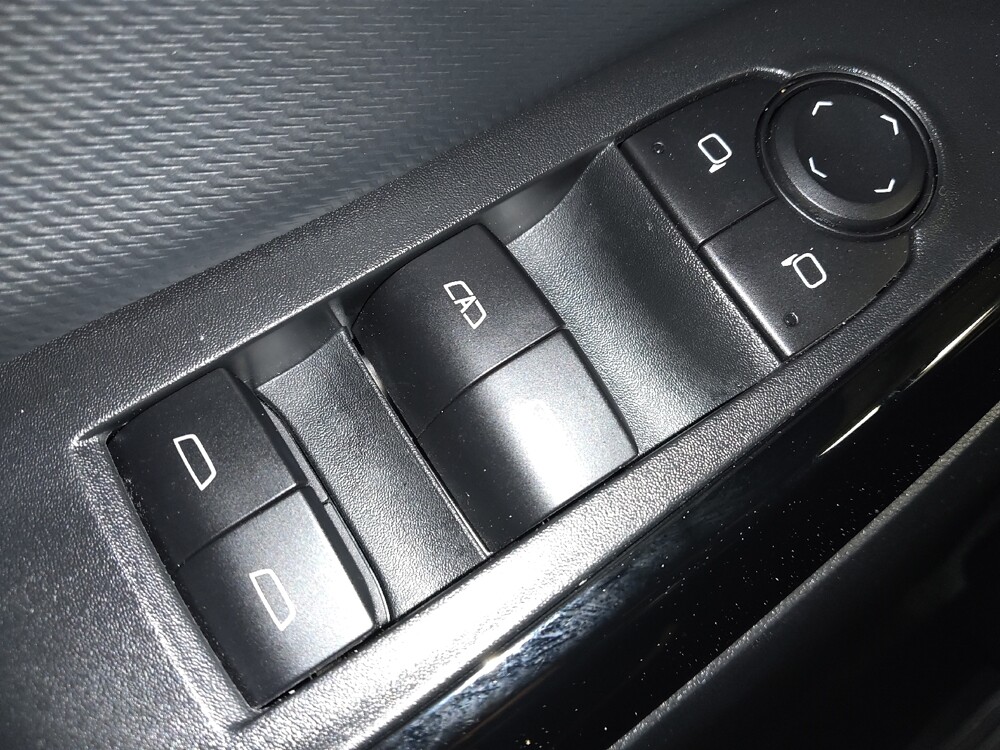 2025 Chevrolet Equinox in Houston, TX 77074 - 18123932 27