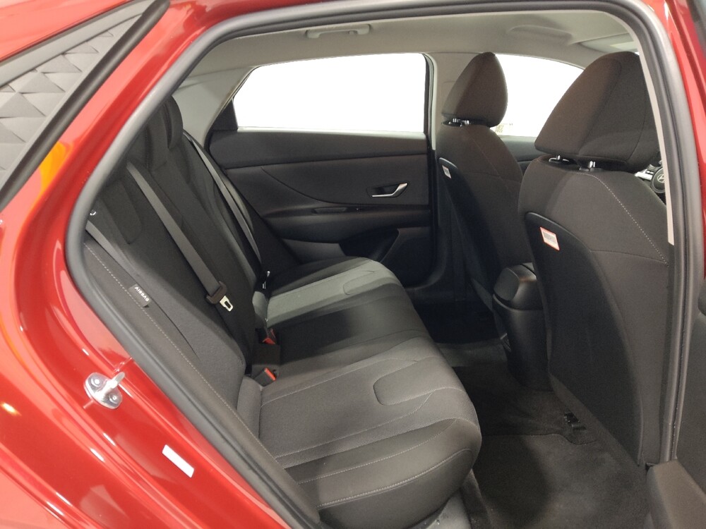 2025 Hyundai Elantra in Columbus, OH 43231 - 18124027 19
