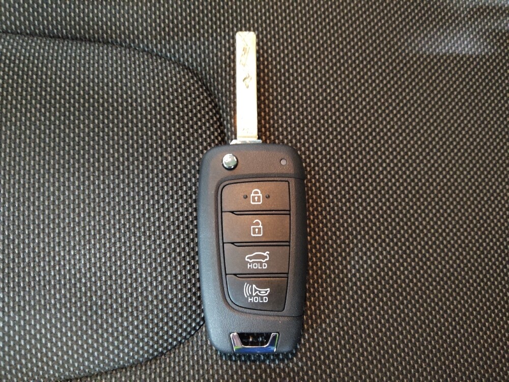 2025 Hyundai Elantra in Columbus, OH 43231 - 18124027 32