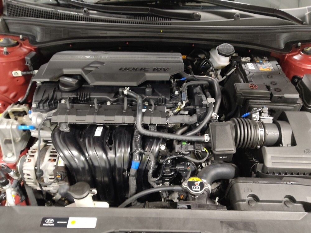 2025 Hyundai Elantra in Columbus, OH 43231 - 18124027 30