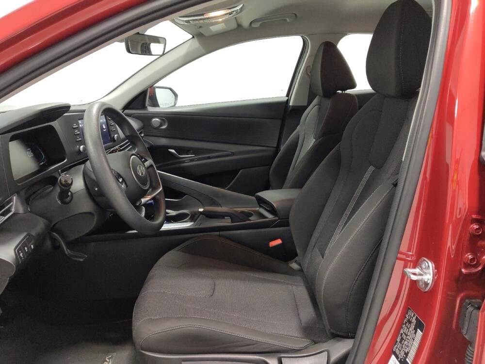 2025 Hyundai Elantra in Columbus, OH 43231 - 18124027 17