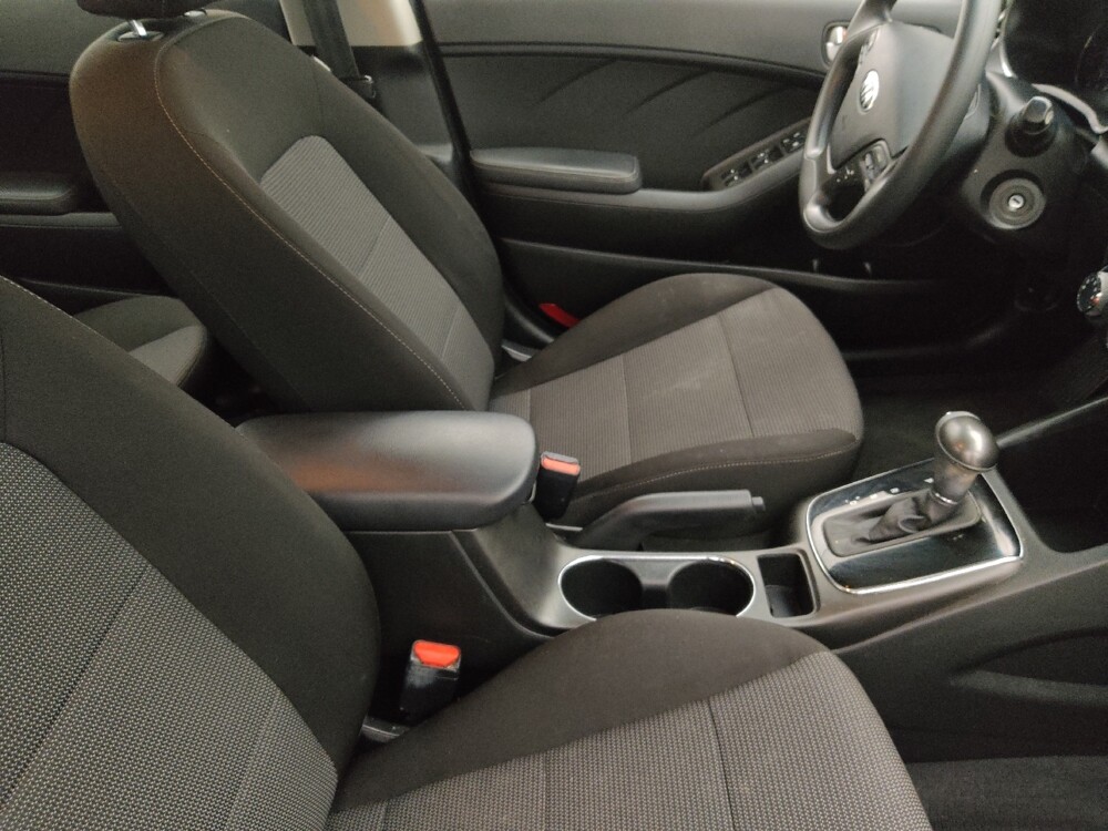 2018 Kia Forte in Tampa, FL 33619 - 18124043 21