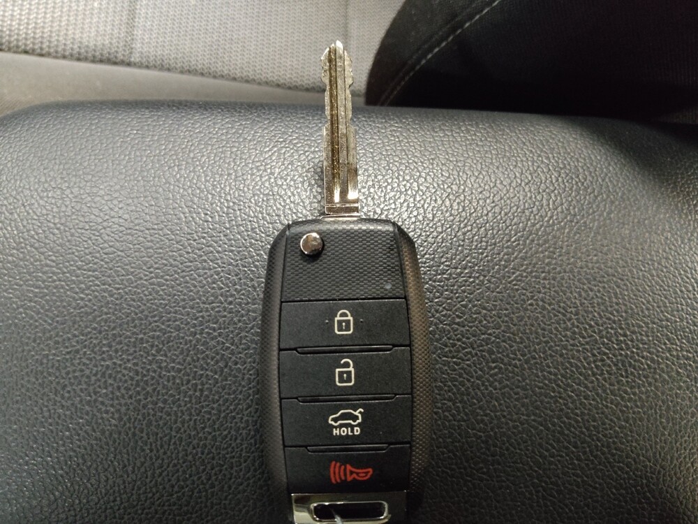 2018 Kia Forte in Tampa, FL 33619 - 18124043 32