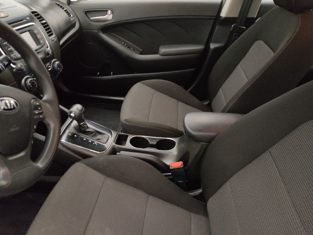 2018 Kia Forte in Tampa, FL 33619 - 18124043 17