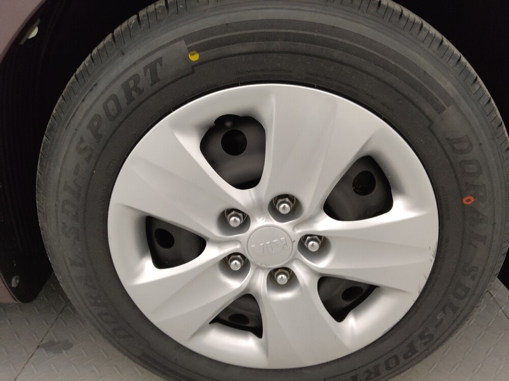 2018 Kia Forte in Tampa, FL 33619 - 18124043 31