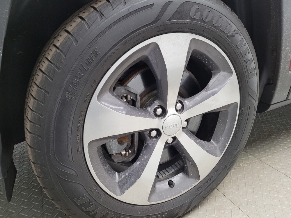 2019 Jeep Cherokee in Eastpointe, MI 48021 - 18124048 31