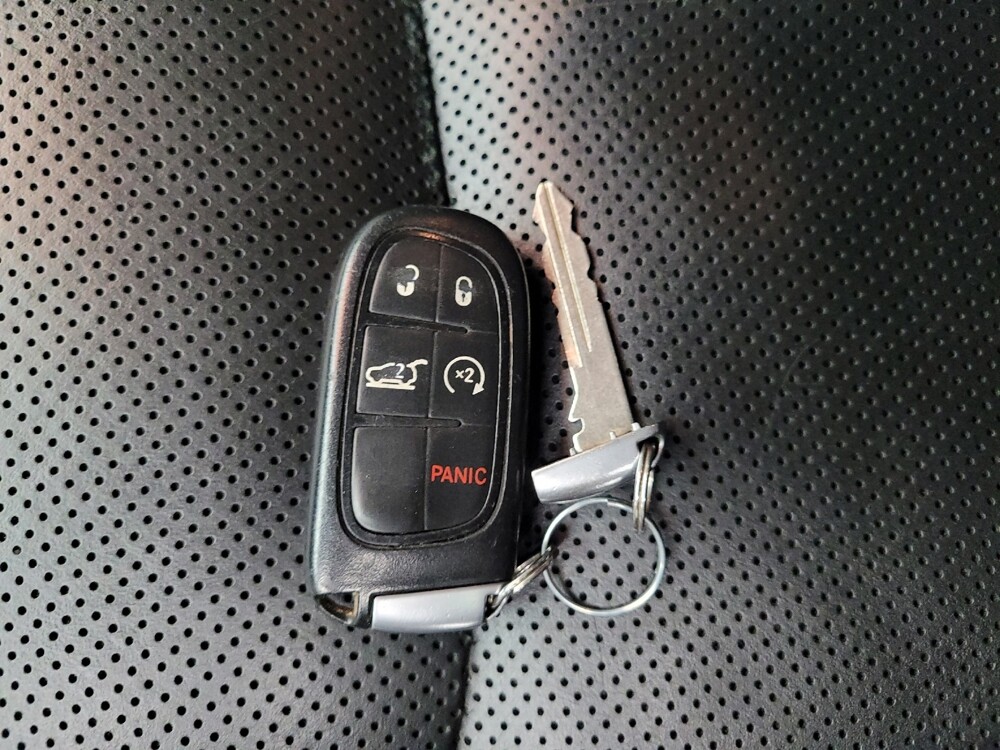 2019 Jeep Cherokee in Eastpointe, MI 48021 - 18124048 32