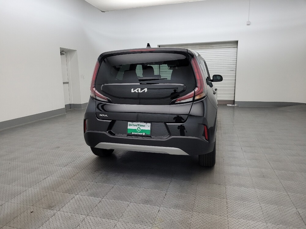 2025 Kia Soul in Glendale, AZ 85301 - 18124051 7