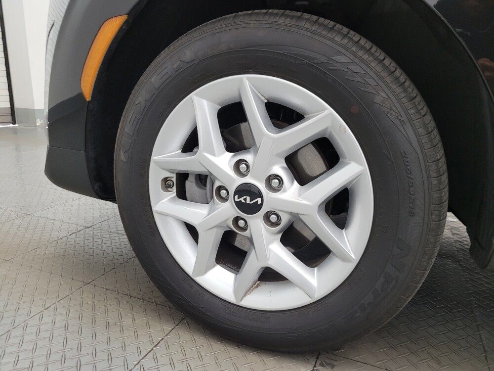 2025 Kia Soul in Glendale, AZ 85301 - 18124051 31