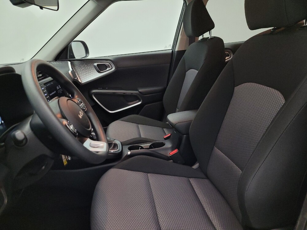 2025 Kia Soul in Glendale, AZ 85301 - 18124051 17