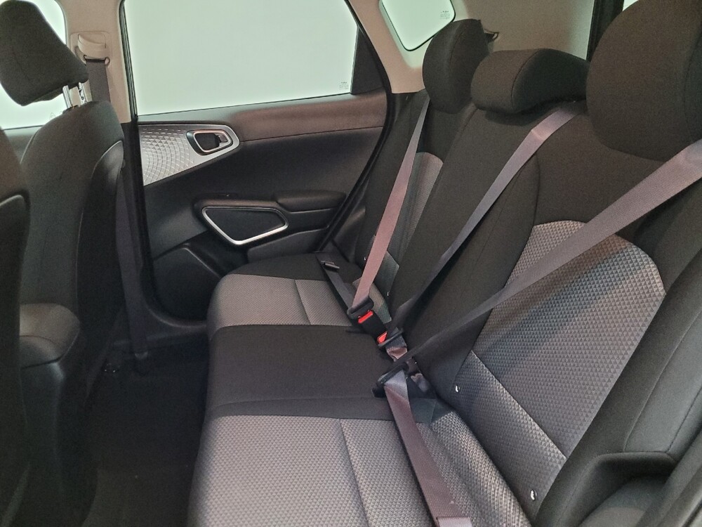 2025 Kia Soul in Glendale, AZ 85301 - 18124051 18