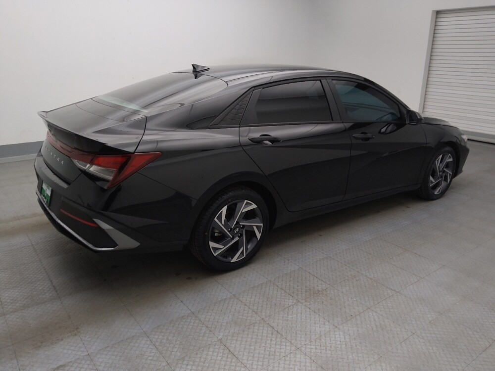 2025 Hyundai Elantra in Albuquerque, NM 87113 - 18124080 10