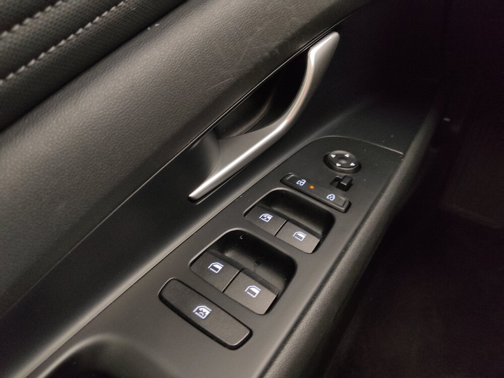 2025 Hyundai Elantra in Wichita, KS 67207 - 18124114 27