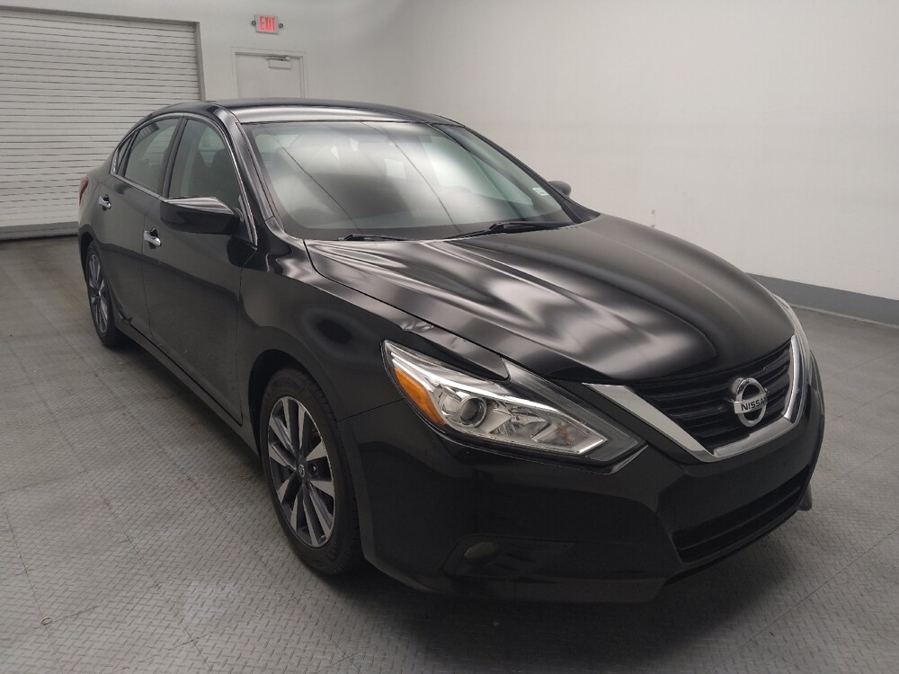 2017 Nissan Altima in Lombard, IL 60148 - 18124115 13
