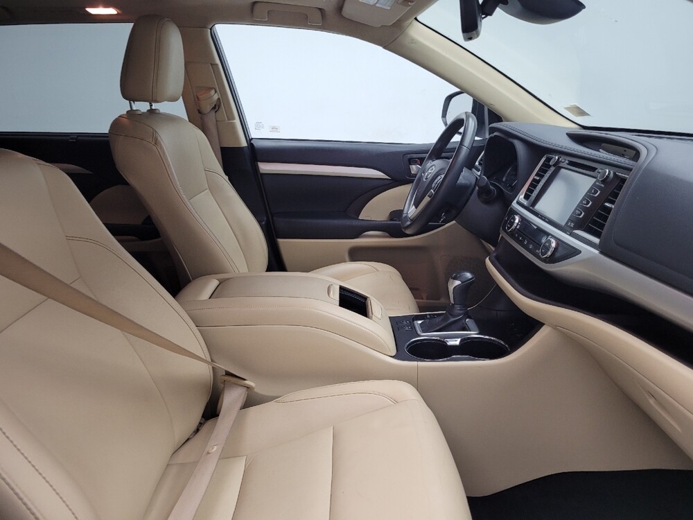 2019 Toyota Highlander in Memphis, TN 38128 - 18124141 21