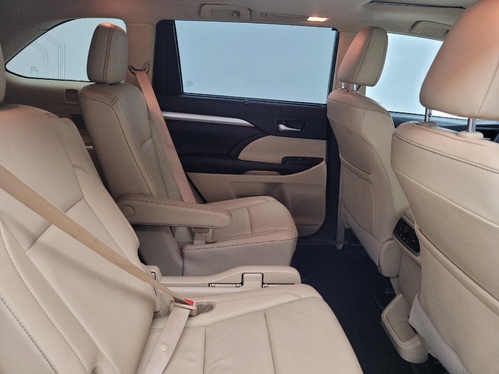 2019 Toyota Highlander in Memphis, TN 38128 - 18124141 19