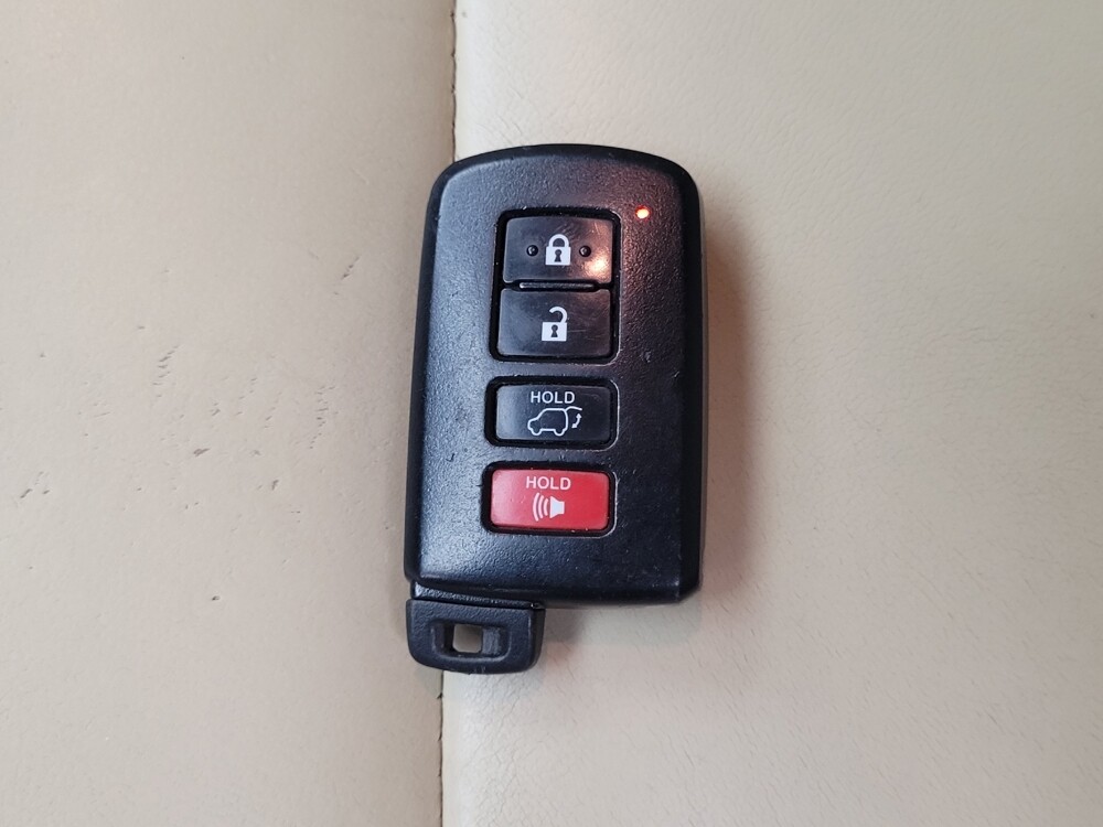 2019 Toyota Highlander in Memphis, TN 38128 - 18124141 32