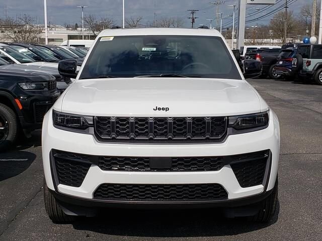 2026 Jeep Grand Cherokee in Bedford, OH 44146 - 18124178 5