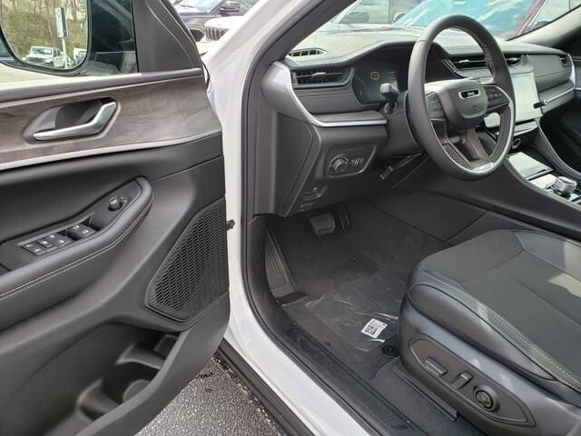 2026 Jeep Grand Cherokee in Bedford, OH 44146 - 18124178 6