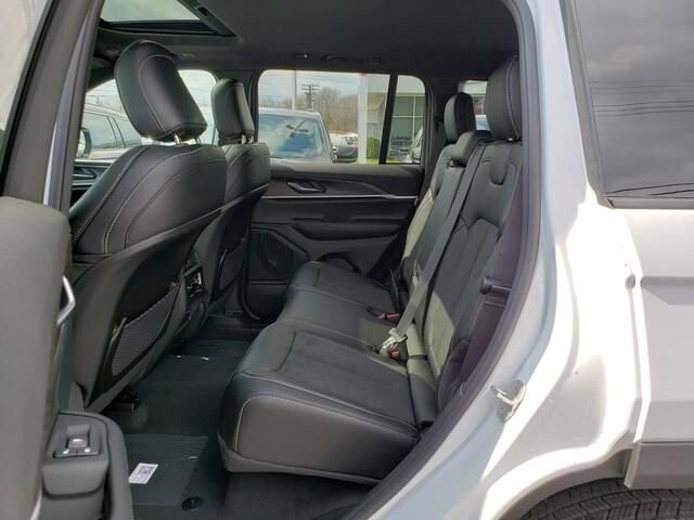 2026 Jeep Grand Cherokee in Bedford, OH 44146 - 18124178 8