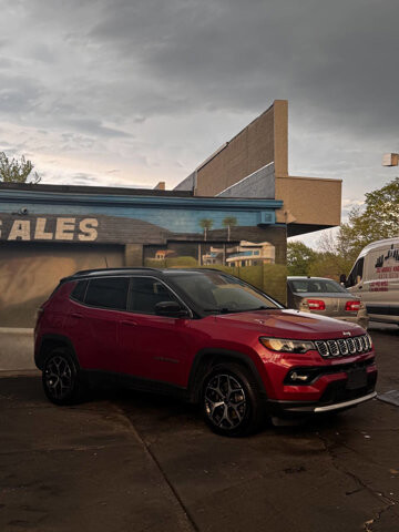 2025 Jeep Compass in Eastpointe, MI 48021 - 18124213 4