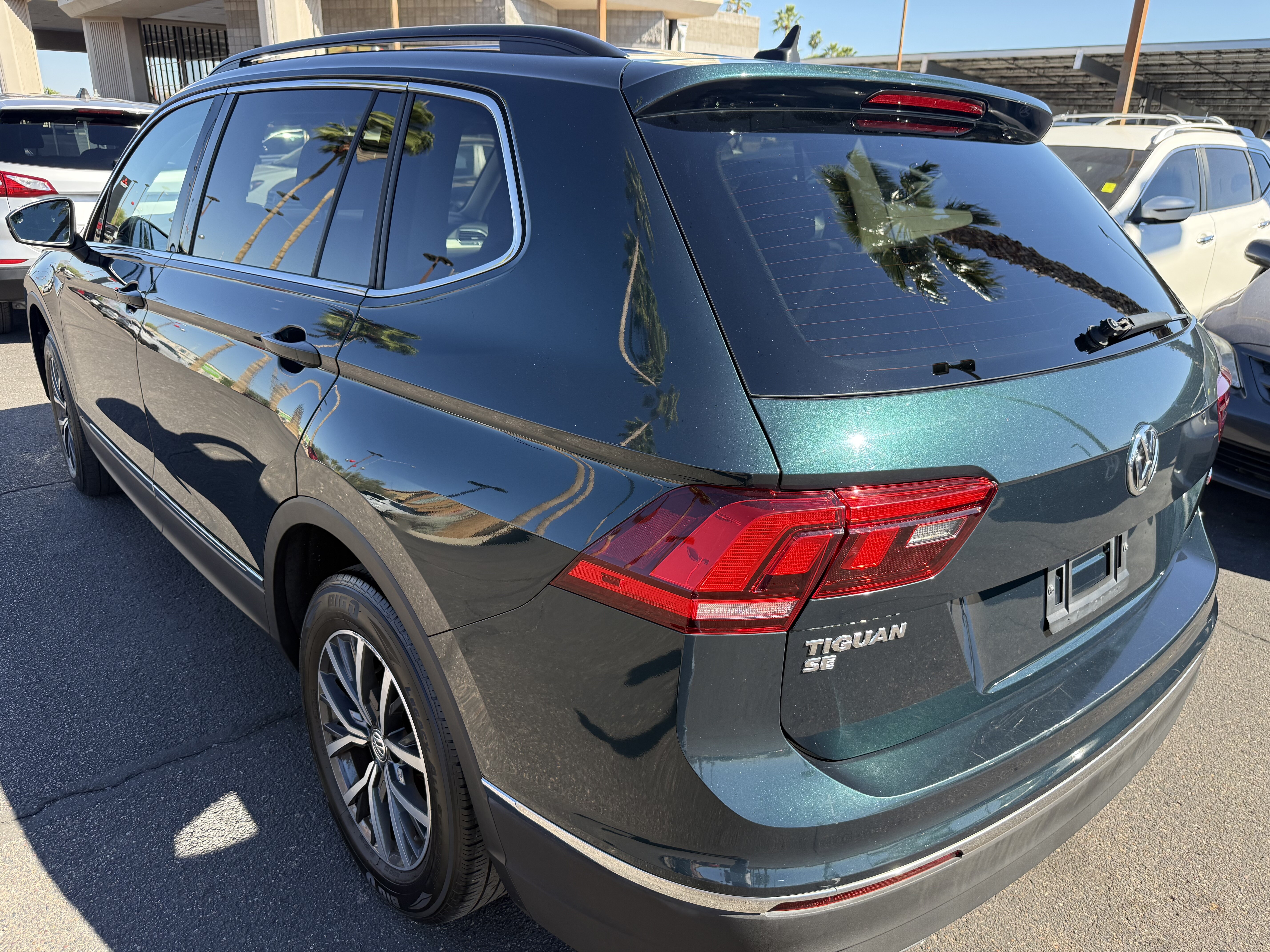 2018 Volkswagen Tiguan in Phoenix, AZ 85022 - 18124227 6