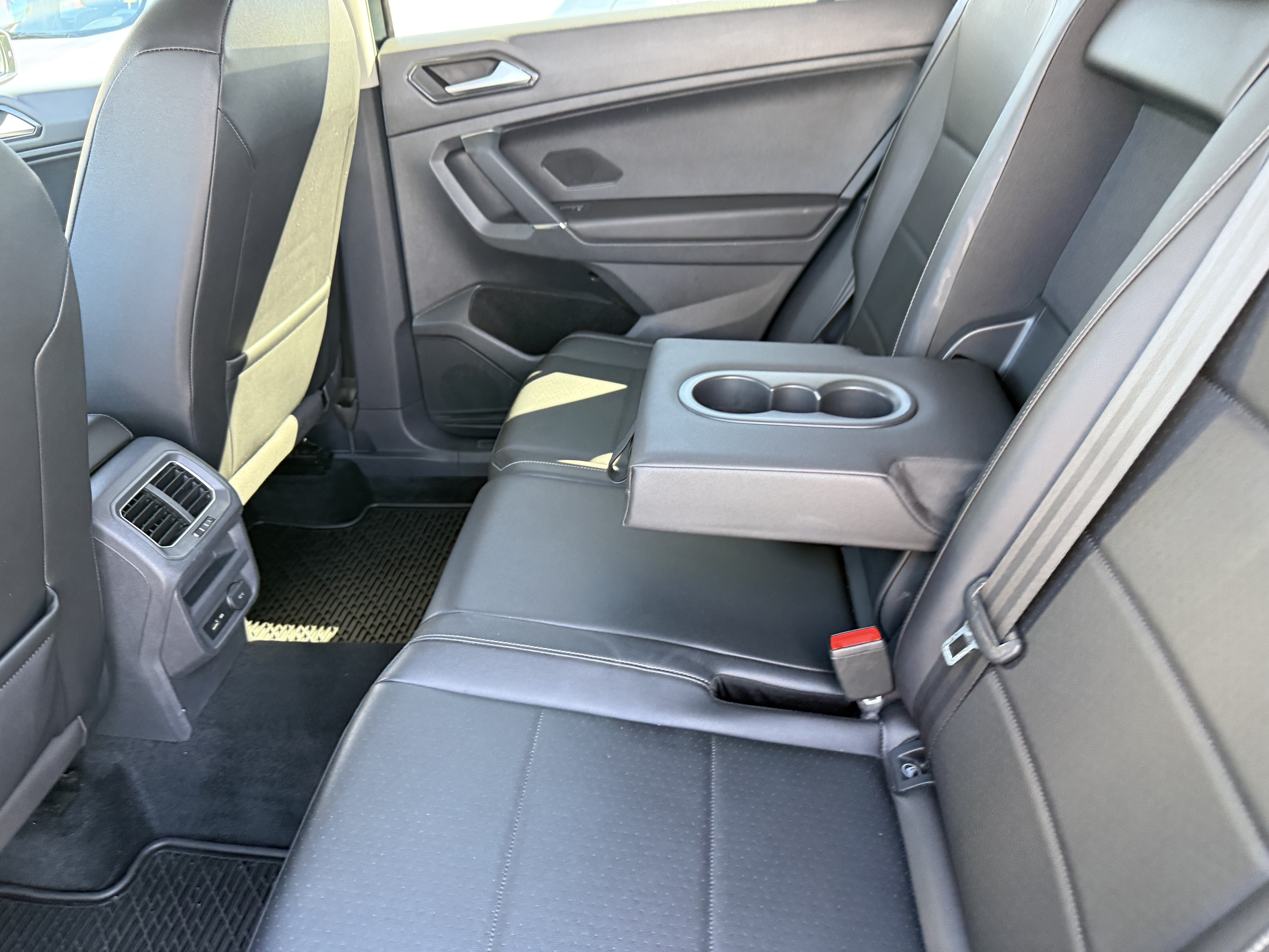 2018 Volkswagen Tiguan in Phoenix, AZ 85022 - 18124227 8