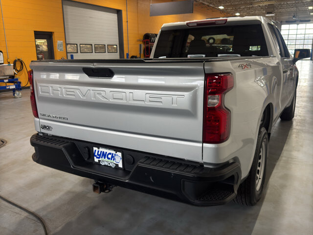 2021 Chevrolet Silverado 1500 in Burlington, WI 53105 - 18124230 5